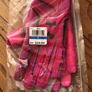 Under Armour Foolball Gloves